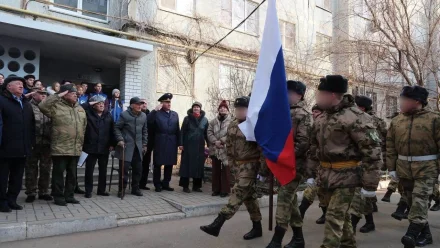 В Астрахани у дома участника Сталинградской битвы прошел парад