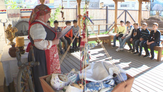 В Доме дружбы познакомили юных астраханцев с русской культурой