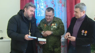 В Астрахани ветераны спецоперации пообщались с настоятелем православного храма 