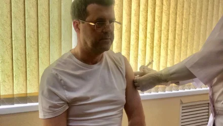 В Астрахани министр здравоохранения Алексей Спирин сделал прививку от коронавируса