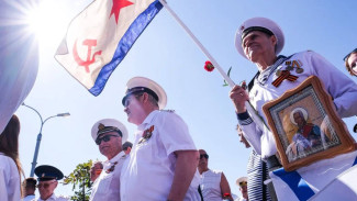 В Астрахани в День военно-морского флота прошёл праздничный митинг