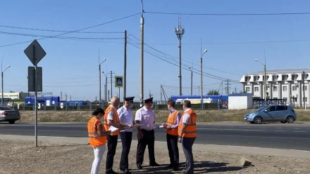 В Трусовском районе Астрахани ликвидируют 2 очага аварийности на трассе