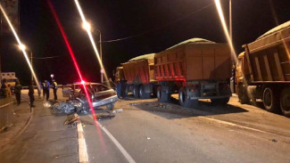 В ДТП с «КамАЗом» в Астраханской области погибли три человека