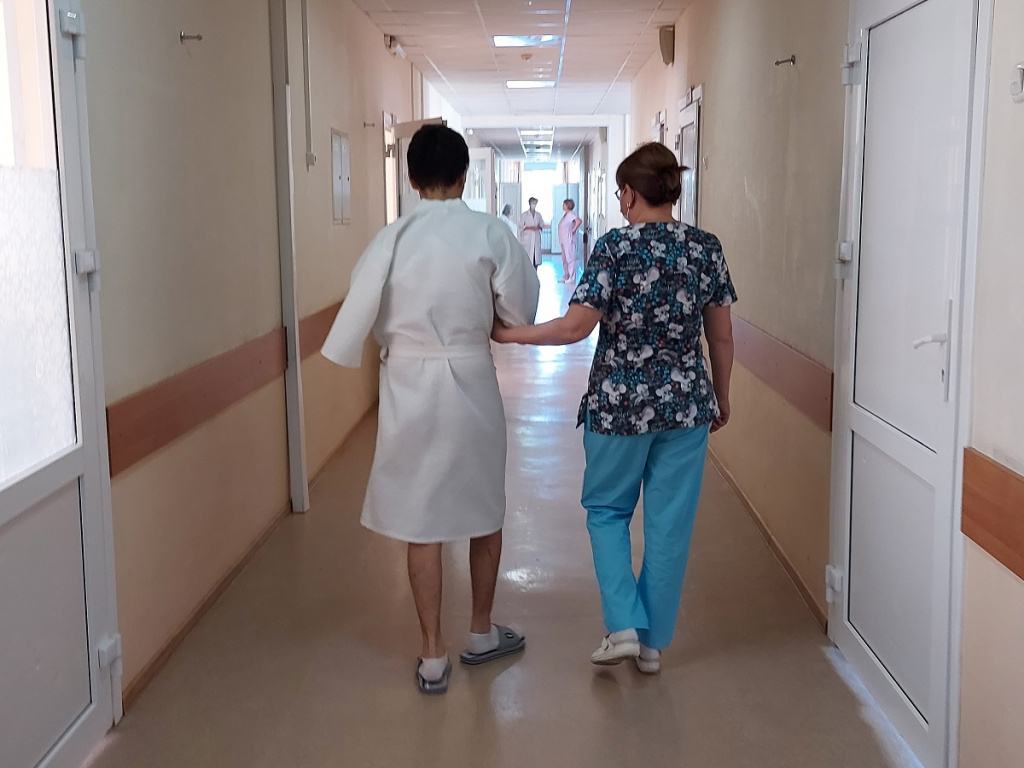 Астраханские врачи провели двухэтапную операцию подростку с тяжёлой травмой позвоночника