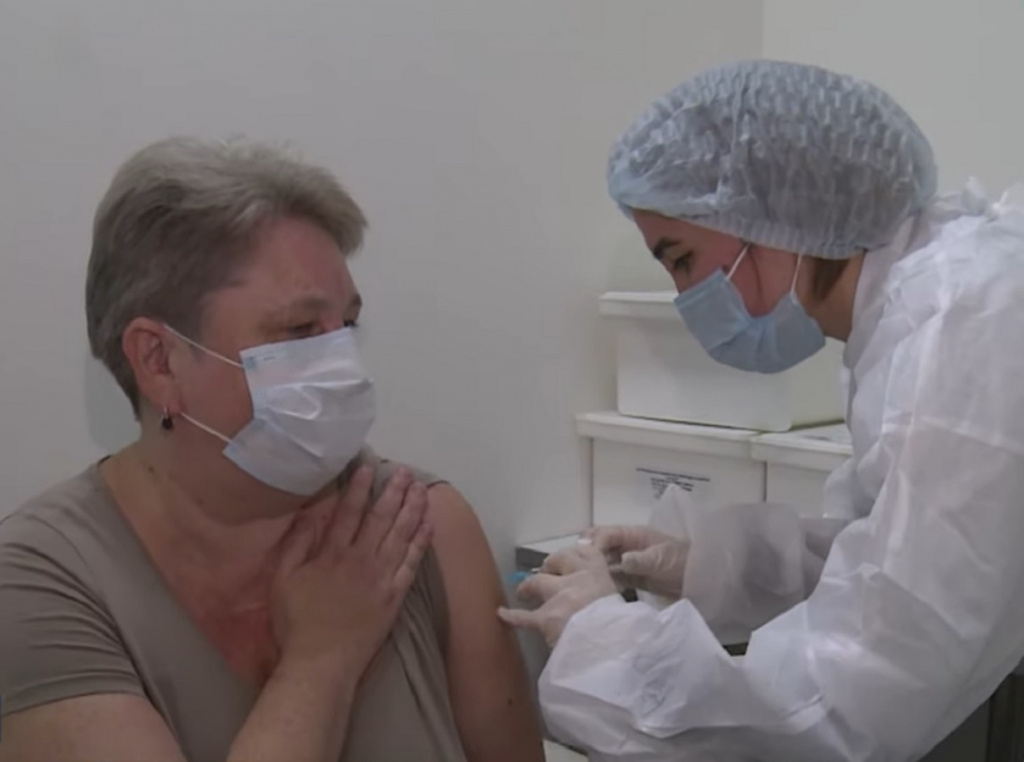 Минздрав России разрешил проводить одновременную вакцинацию от COVID-19 и гриппа