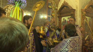 Православные астраханцы отмечают Воздвижение Креста Господня