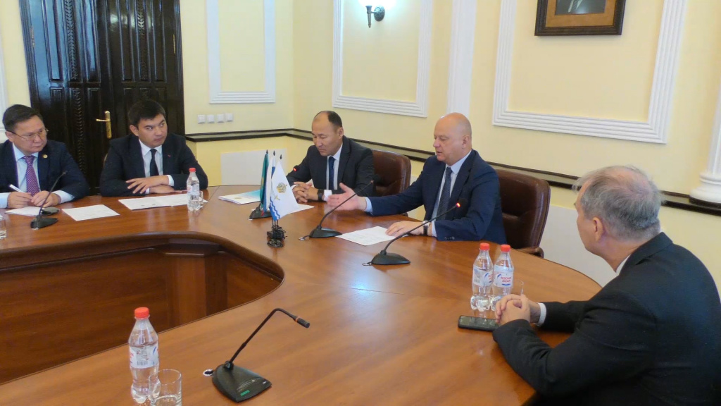 Глава Астрахани обсудил вопросы сотрудничества с акимом Атырау 