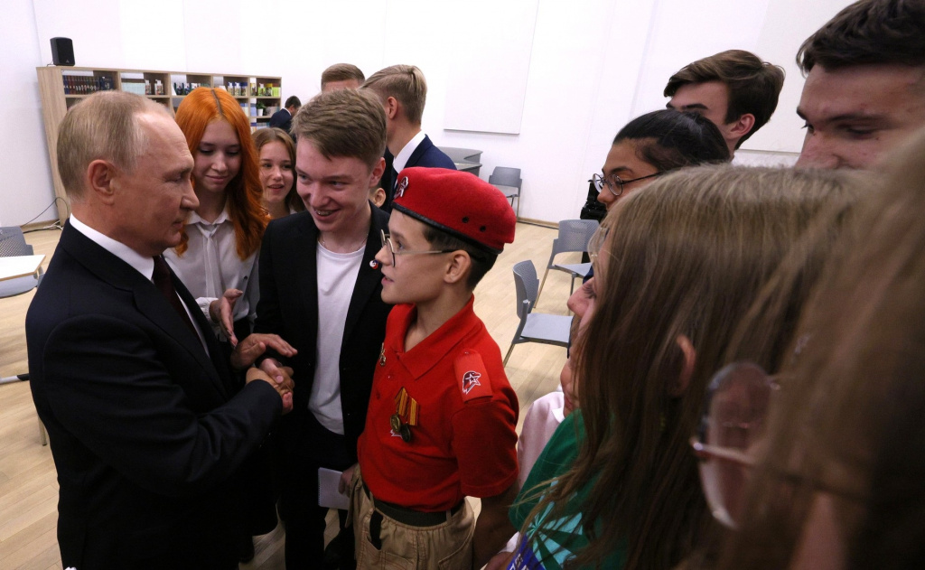 Астраханский школьник задал вопрос президенту России