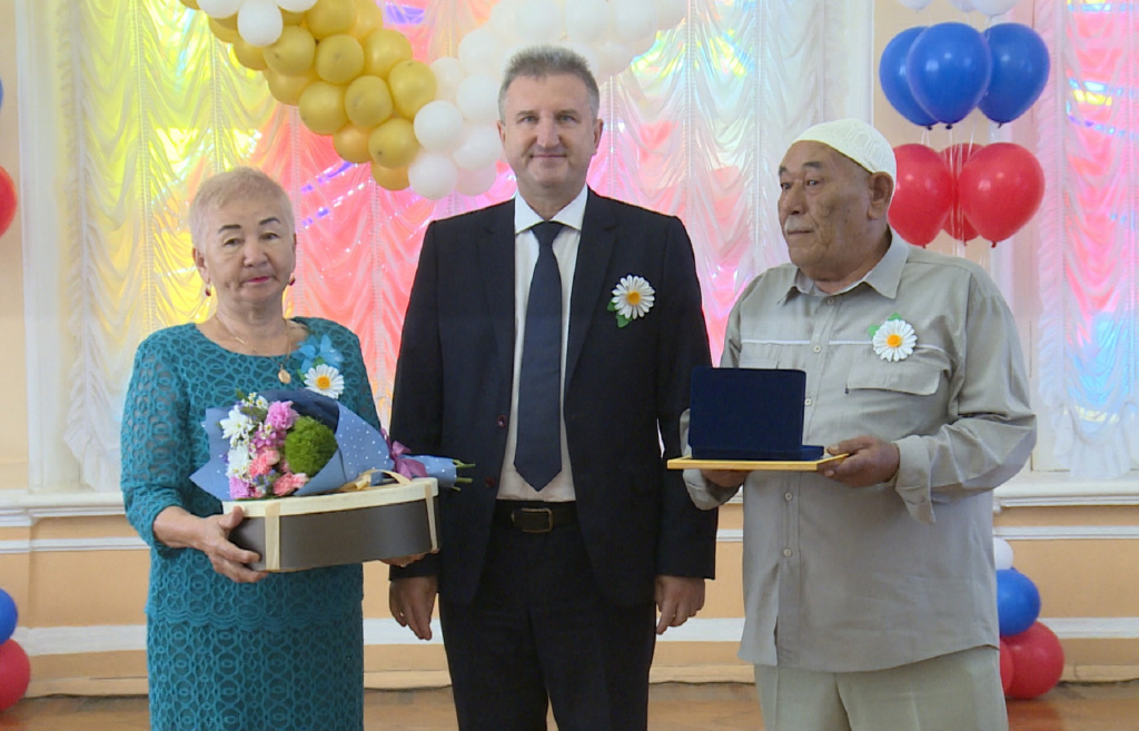 В Астрахани чествовали семейные пары, долго прожившие в счастливом браке