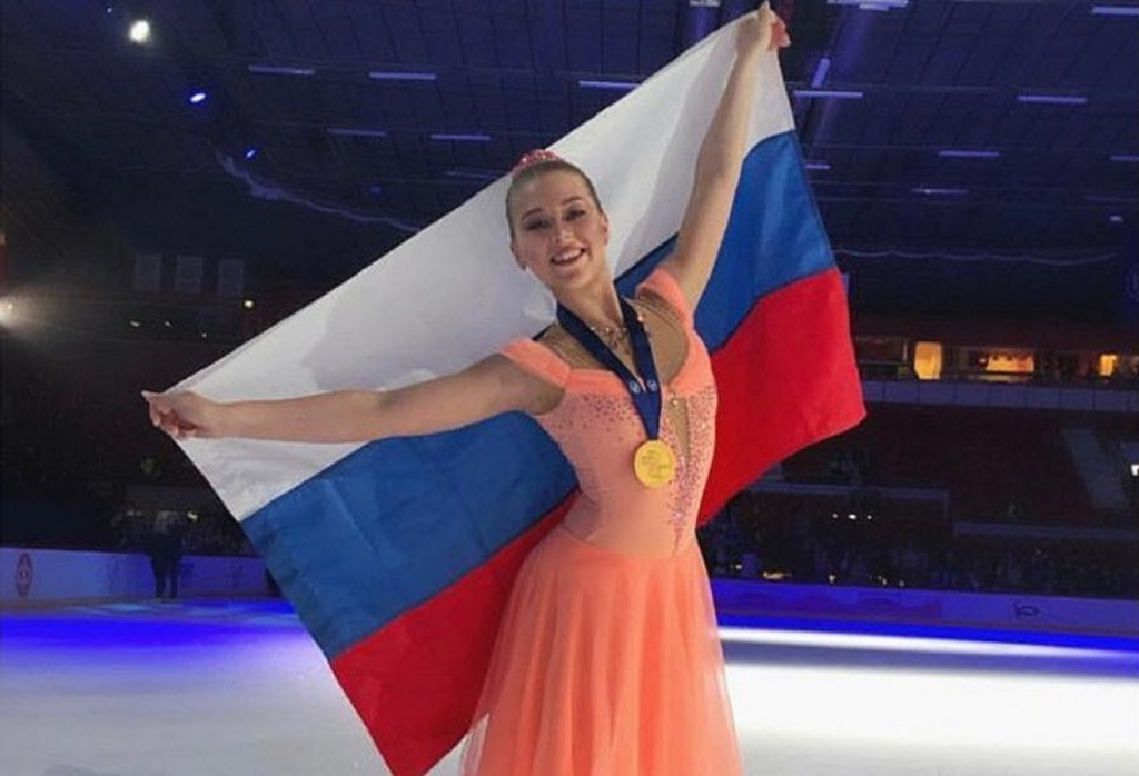Чемпионка мира по фигурному катанию стала инструктором в ледовом дворце в Астрахани