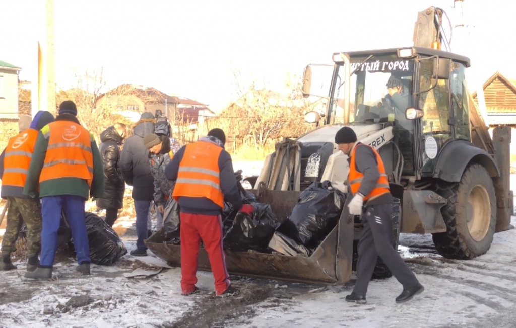 С начала 2022 года с улиц Астрахани вывезли 600 тонн мусора