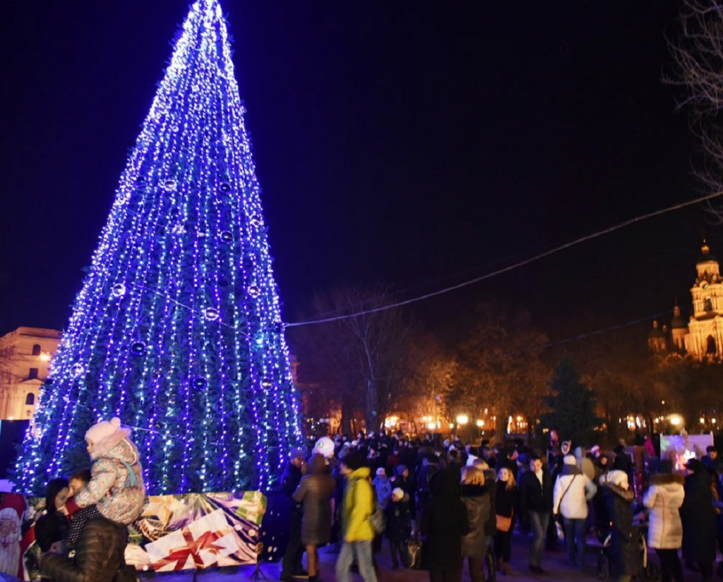 На площади Ленина в Астрахани отменили новогодние мероприятия