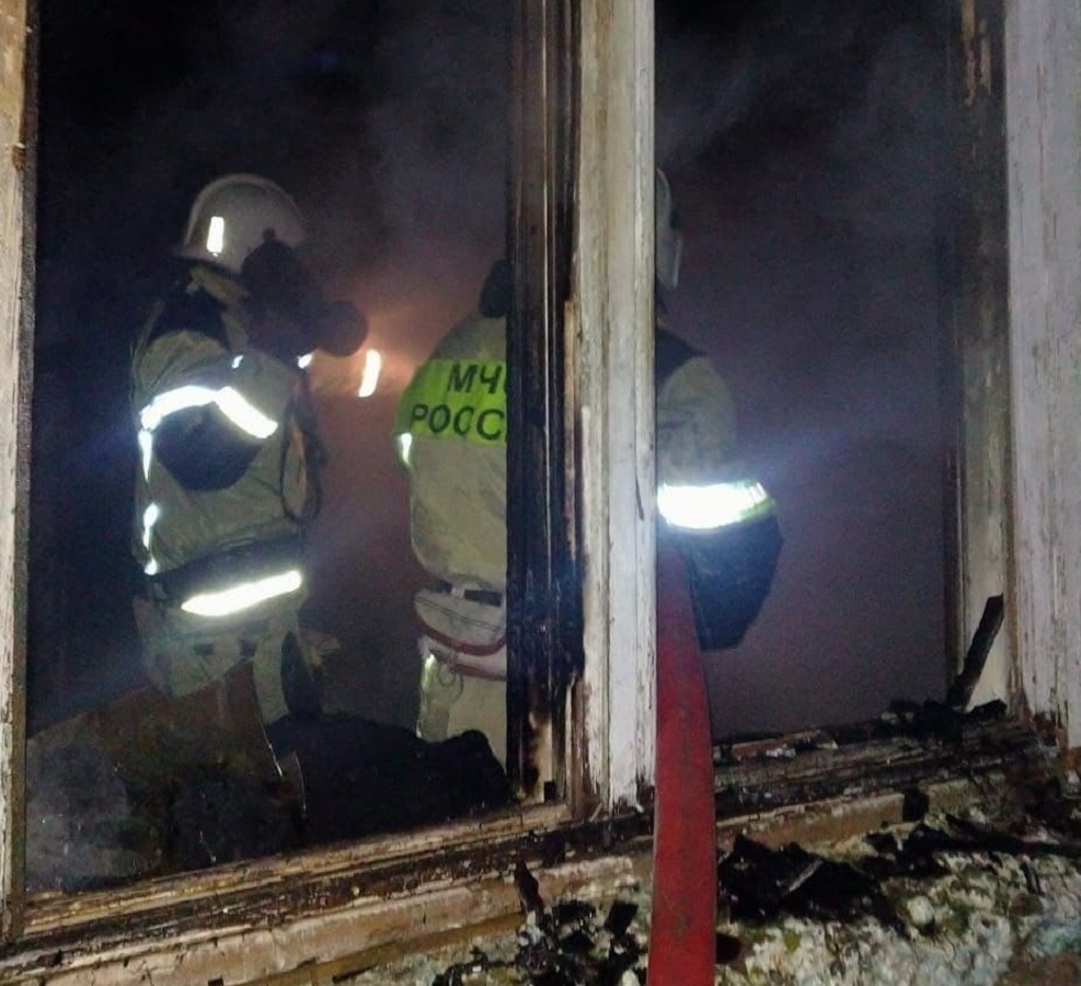 В астраханском посёлке Лиман при пожаре пострадал 43-летний мужчина