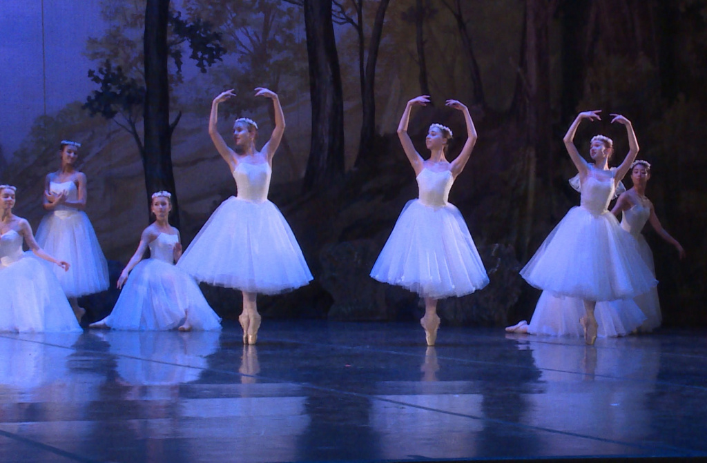 В Астраханском театре оперы и балета готовят премьеру "Сильфида"