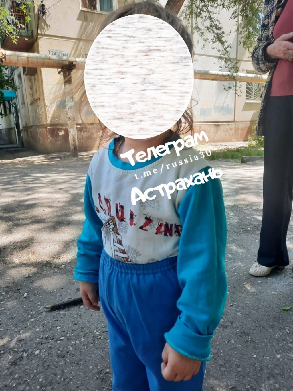 В Астрахани полиция вернула домой 2-летнюю девочку, которая гуляла без родителей