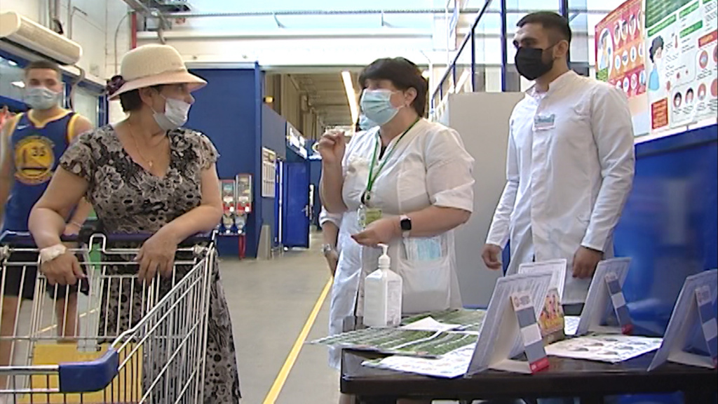 В торговых центрах Астрахани работают санитарные отряды по профилактике коронавируса