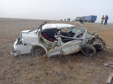 На севере Астраханской области произошло ДТП с грузовиком, есть погибшие