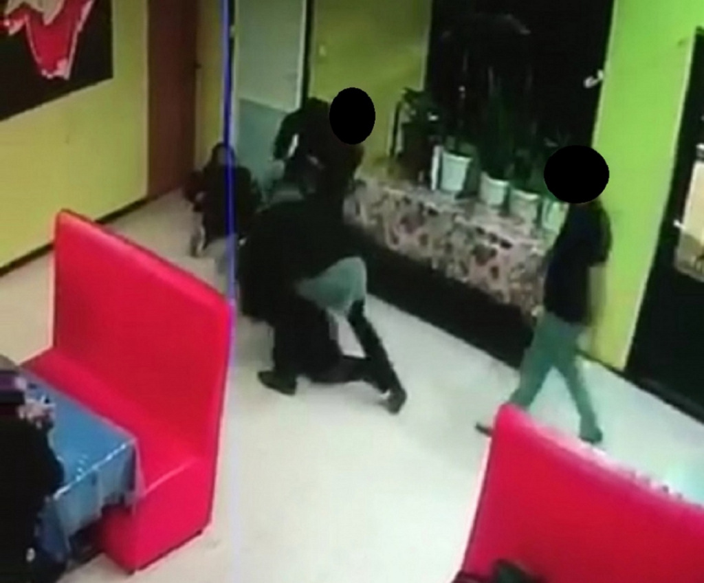 В Астрахани трое парней получили сроки за избиение девушек в кафе