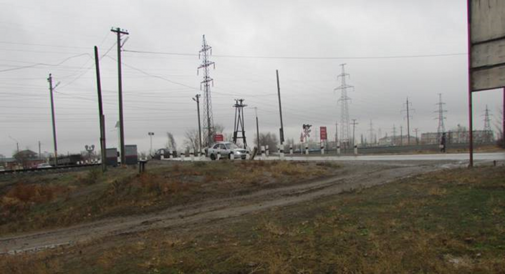 железнодорожный пешеходный переход ахтубинск. освещение жд переездов. переезд в астрахань. железнодорожный переезд астрахань. парк в трусовском районе астрахани десятка.