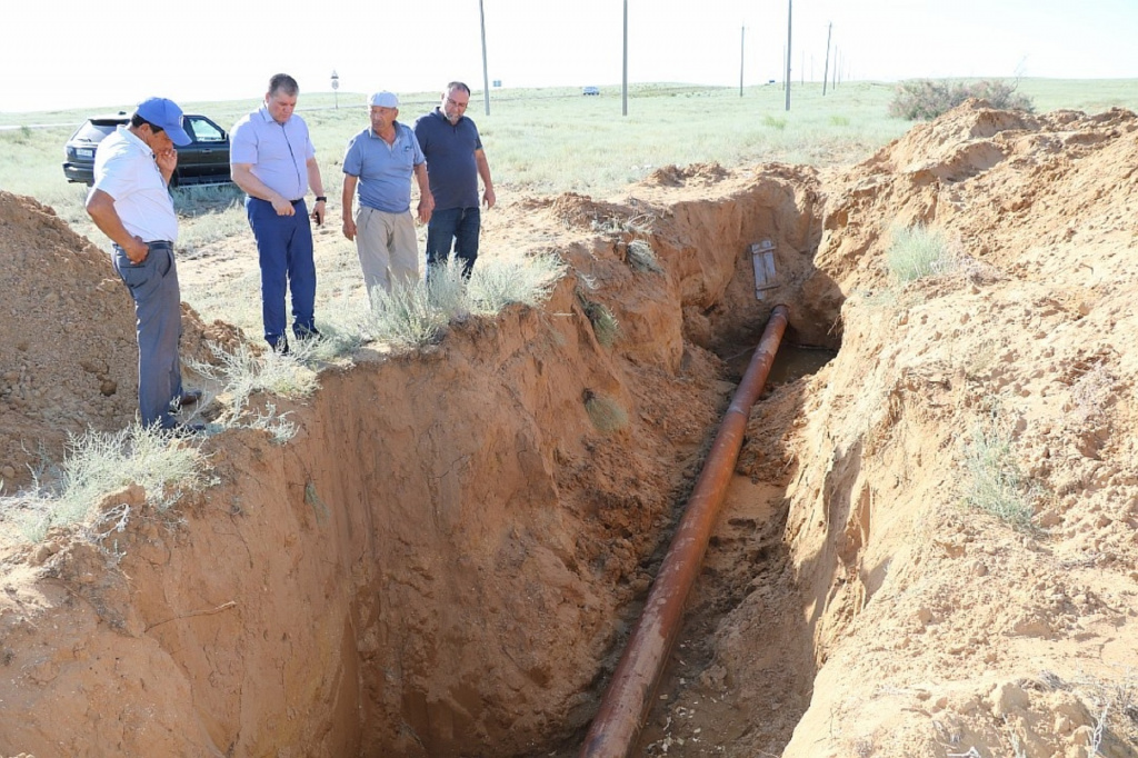 В астраханском селе Хошеутово восстановили целостность водопровода