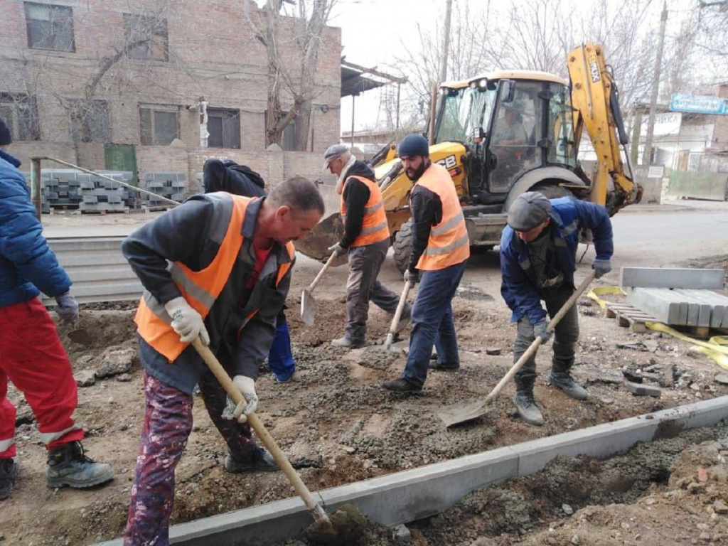 В Астрахани начали ремонтировать улицы в рамках нацпроекта