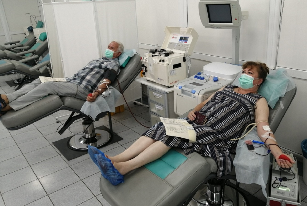 В Астрахани супружеская пара сдала более 100 литров крови на двоих