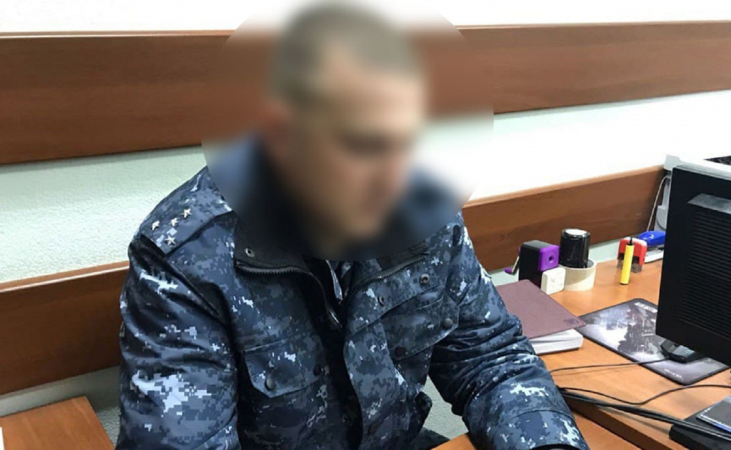 В Астрахани задержали сотрудника УФСИН за взятку от супруги осужденного