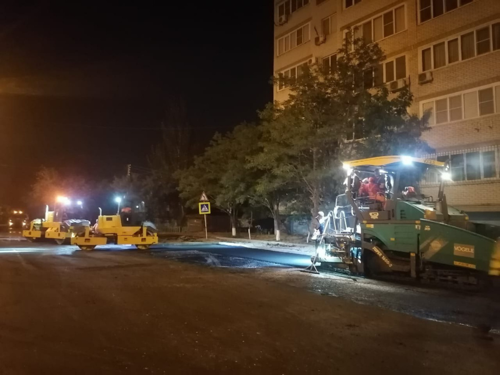 В Астрахани ремонтируют дороги в рамках нацпроекта