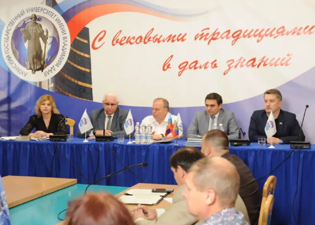 АГУ передал гуманитарную помощь для детского центра в Луганске