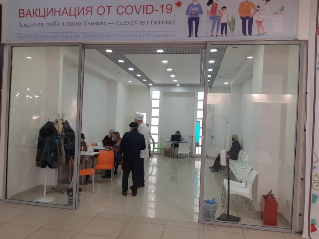 В Астрахани отдельные категории граждан обязали полностью вакцинироваться до декабря