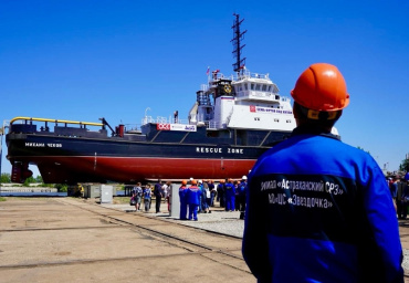 В Астрахани спустили на воду буксирное судно для Минобороны РФ