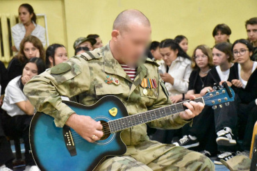 Ветеран СВО из Астраханской области встретился со школьниками