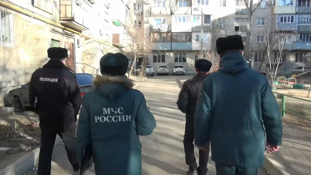 В Астрахани полиция и МЧС провели рейд по обеспечению имущественной и пожарной безопасности в многоквартирных домах