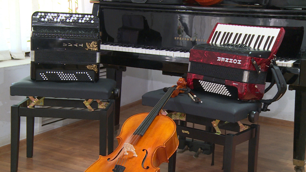В Астрахани детская школа искусств получила новые музыкальные инструменты