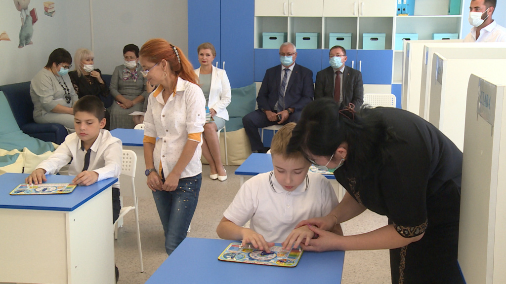 Как организована работа в ресурсном классе для детей-аутистов в Астрахани