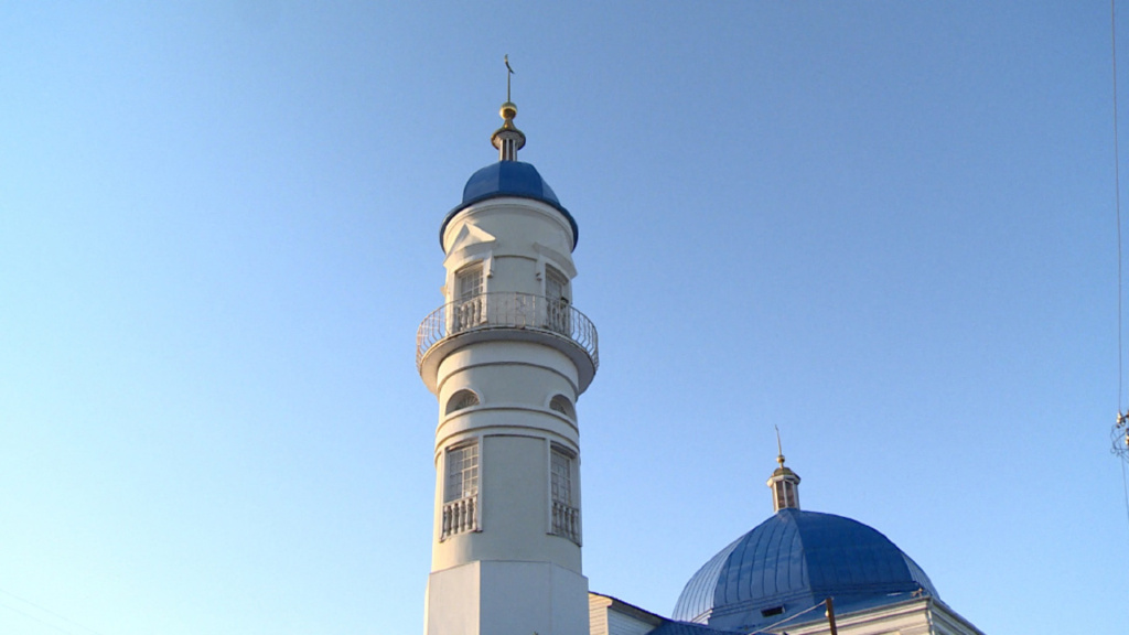 Астрахань 15 апреля. Персидская мечеть Астрахань. Криушинская мечеть Астрахань. Месяц на мечети. Мечеть Ураза байрам.