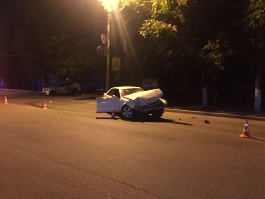 В Астрахани произошло ДТП с участием автомобиля такси