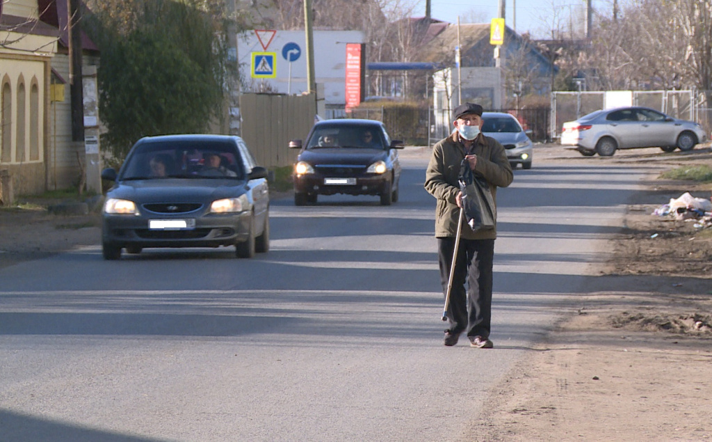 В Астрахани при ремонте улицы по нацпроекту забыли о пешеходах