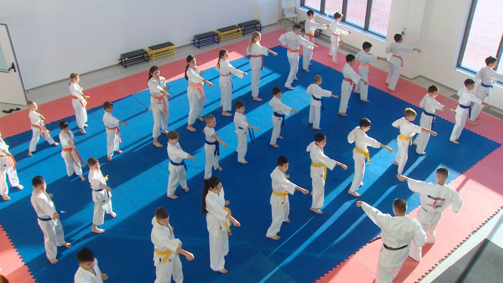 Астраханец открыл в регионе 7 филиалов своей школы по каратэ 