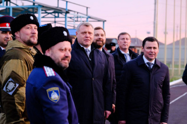 Помощник президента РФ посетил казачий кадетский корпус под Астраханью