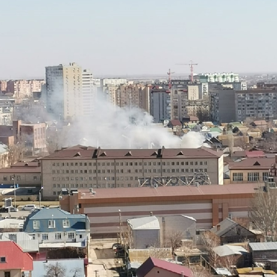В Астрахани произошёл пожар недалеко от Каспийского института морского и речного транспорта