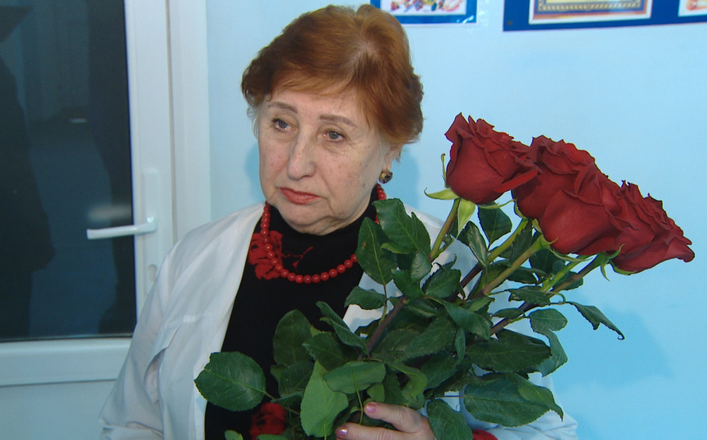 В Астрахани детский реаниматолог Юлия Лозина отметила профессиональный юбилей
