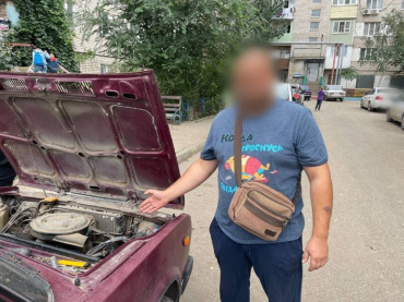 Пьяные астраханцы украли аккумулятор с одной машины, чтобы угнать другую