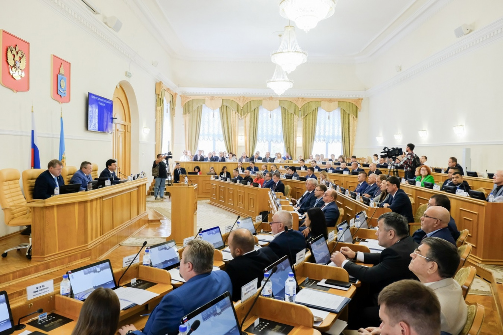 Заседания Думы Астраханской области предложили открывать с гимна России
