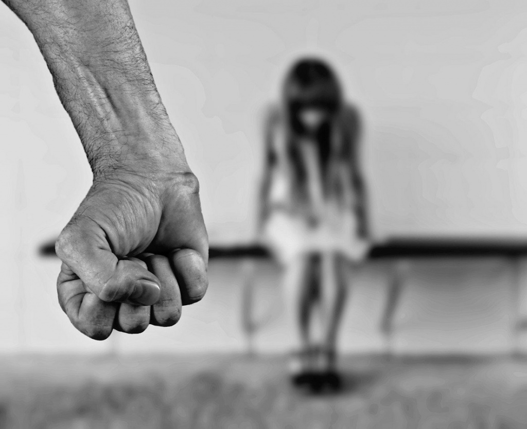 В Астраханской области задержан мужчина за истязание 10-летней дочери