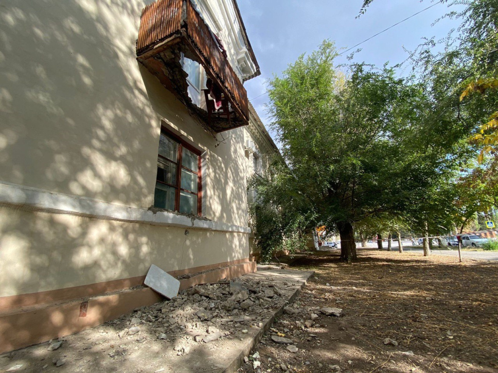 Жительница Астраханской области пострадала при обрушении балкона в Знаменске