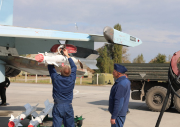 Истребители ВВС РФ отработали пуски ракет над Астраханской областью