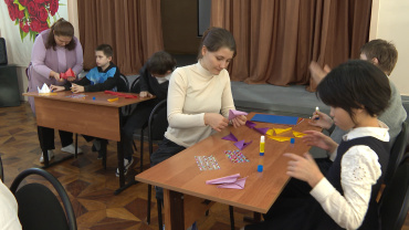 В Астрахани для детей с ОВЗ провели мастер-класс по изобразительному искусству