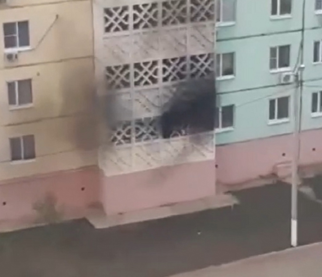 В Астрахани горела квартира в переулке Грановского