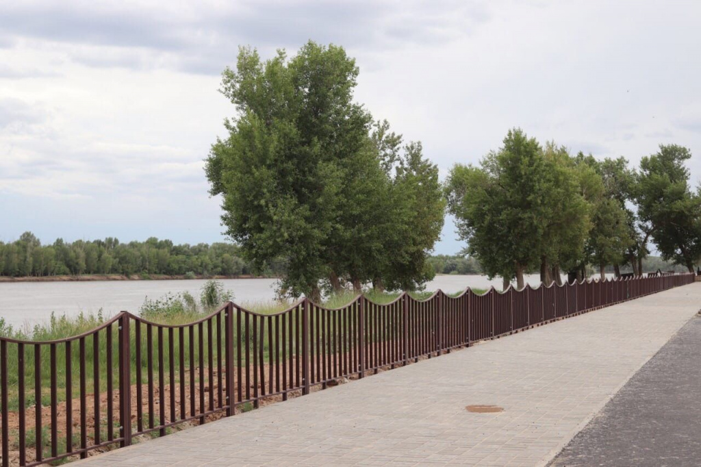 В Енотаевке Астраханской области возводят парк в рамках госпрограммы